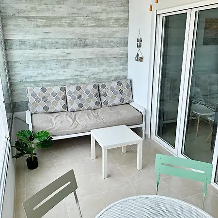 Sunny Retreat דירה *